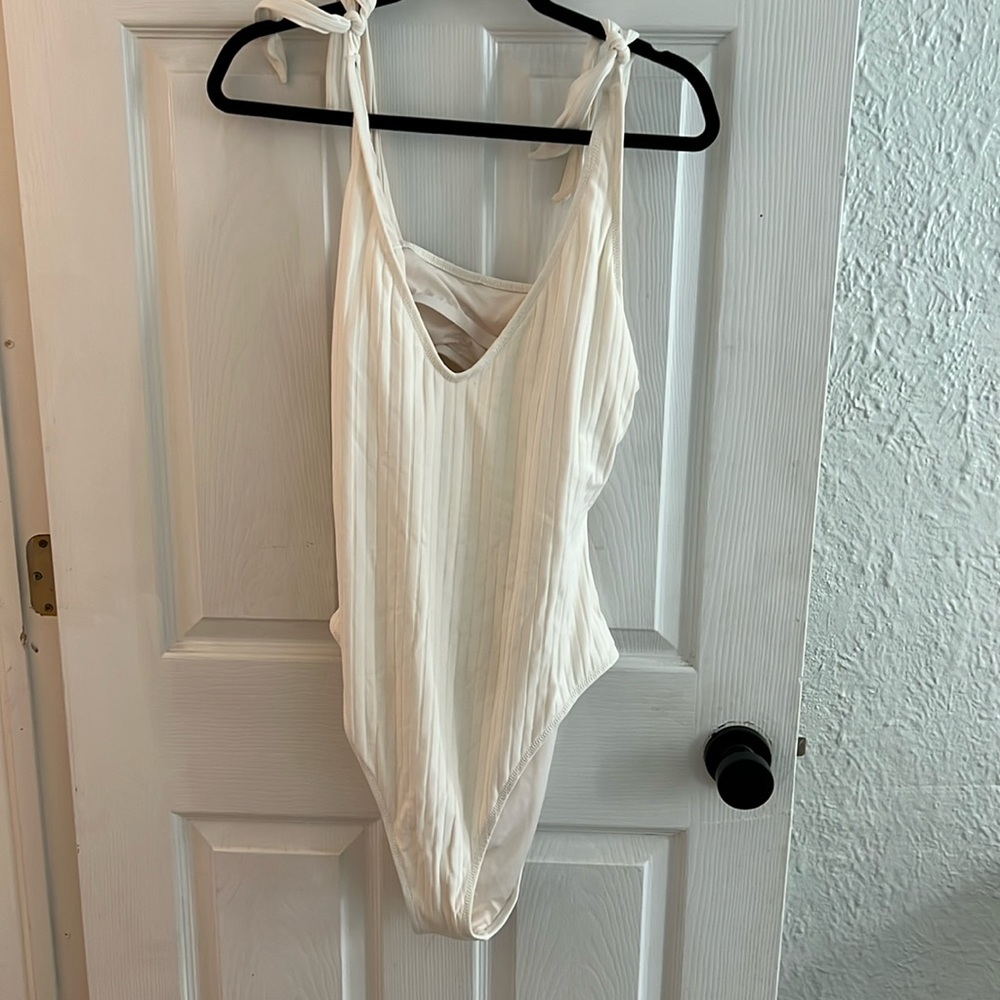 White ribbed swim suit